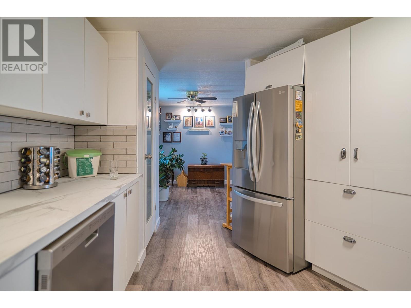 Property at 5218 SUNSHINE COAST HIGHWAY image 4