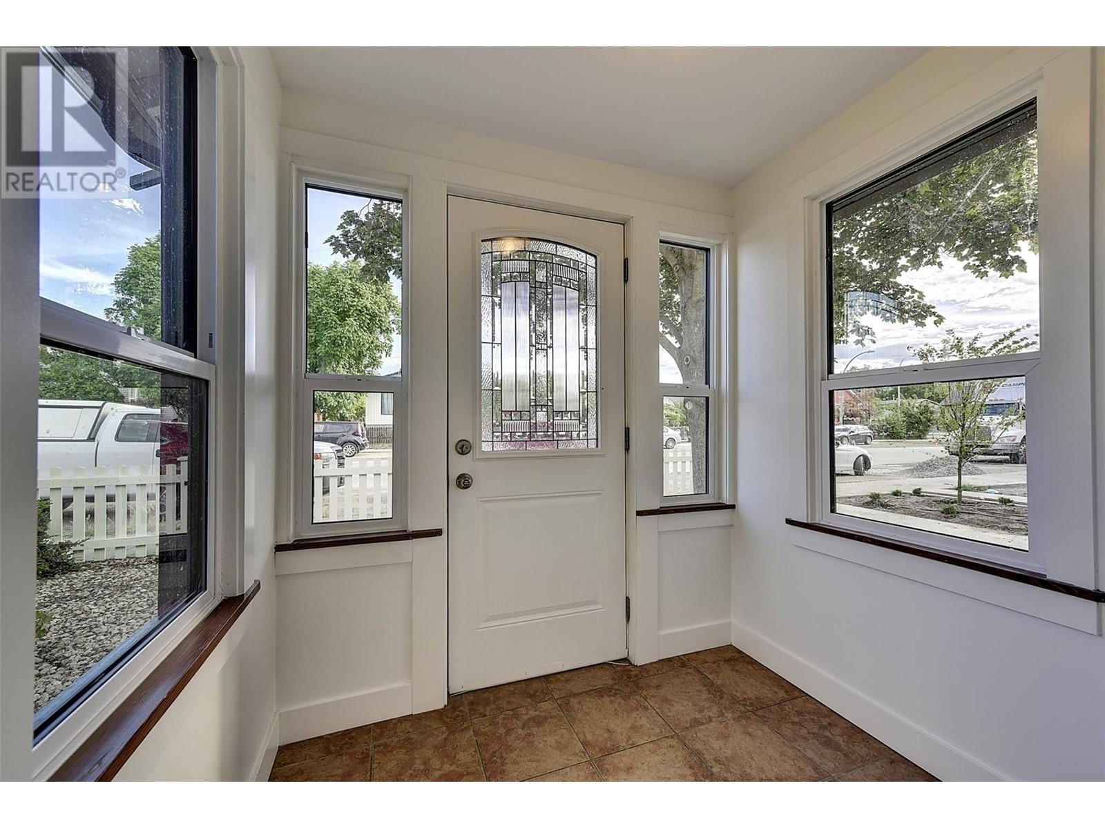 Property at 928 Fuller Avenue image 4
