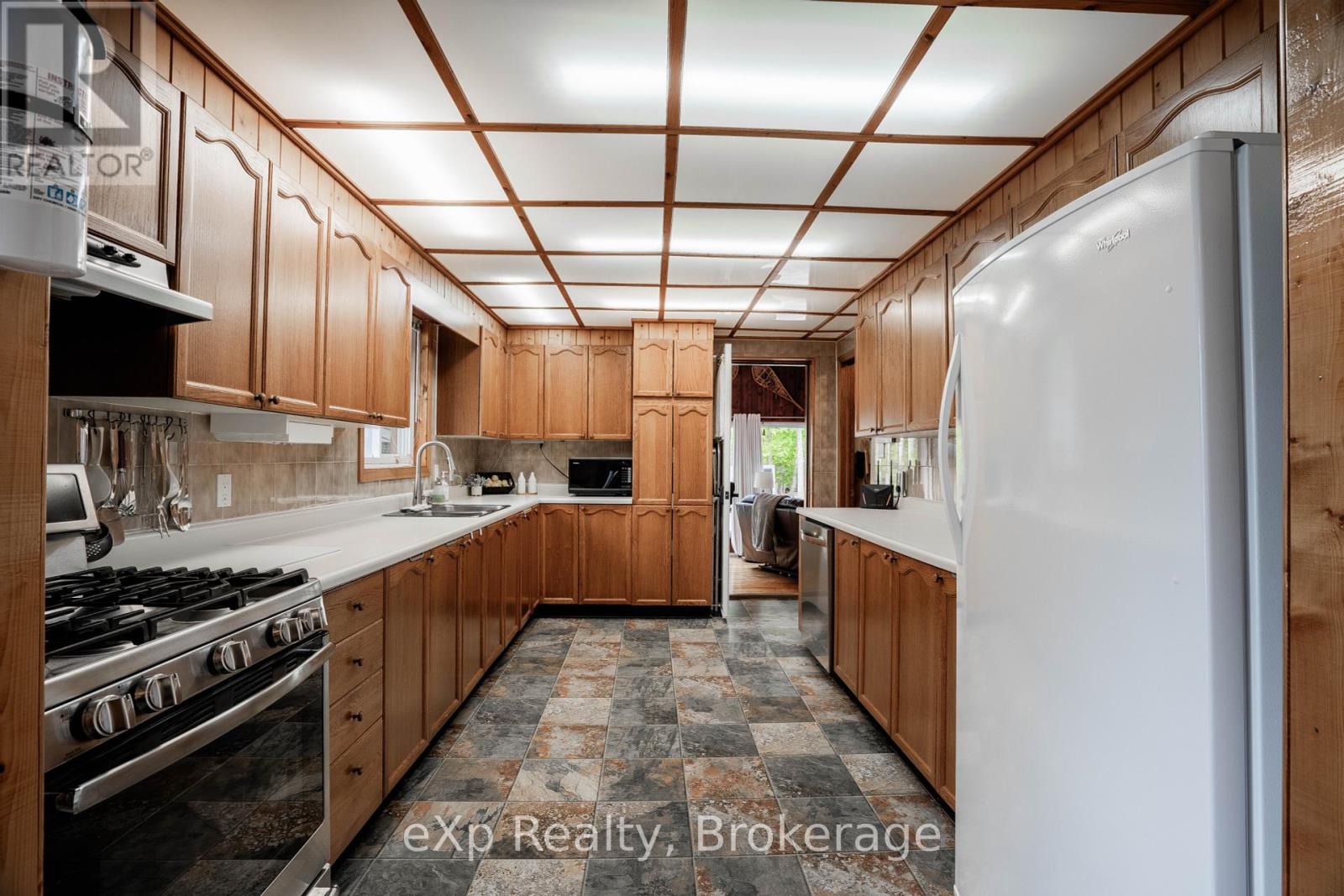 37 Hope Drive, Northern Bruce Peninsula, Ontario  N0H 1Z0 - Photo 14 - X12150851