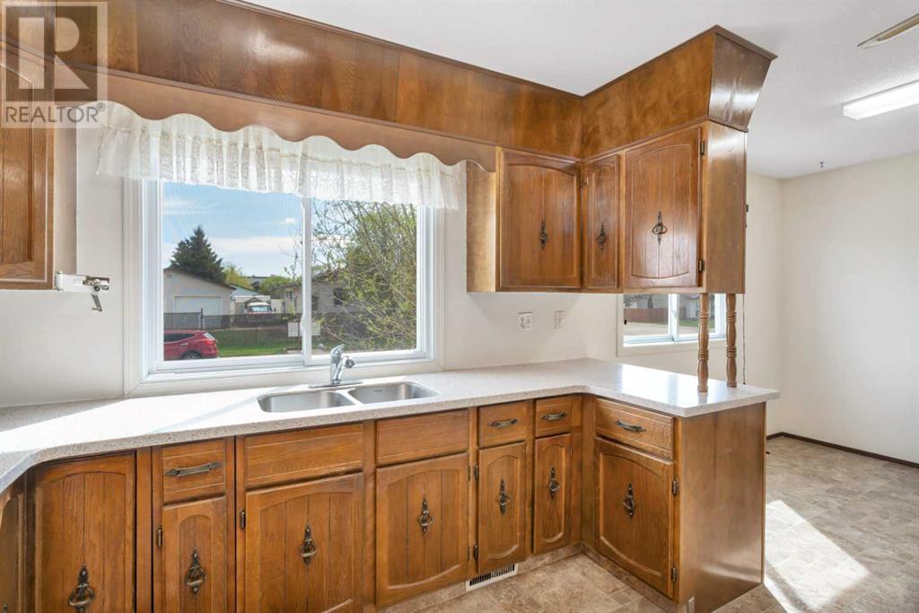 5408 57 Street, Rocky Mountain House, Alberta  T4T 1H6 - Photo 12 - A2221257