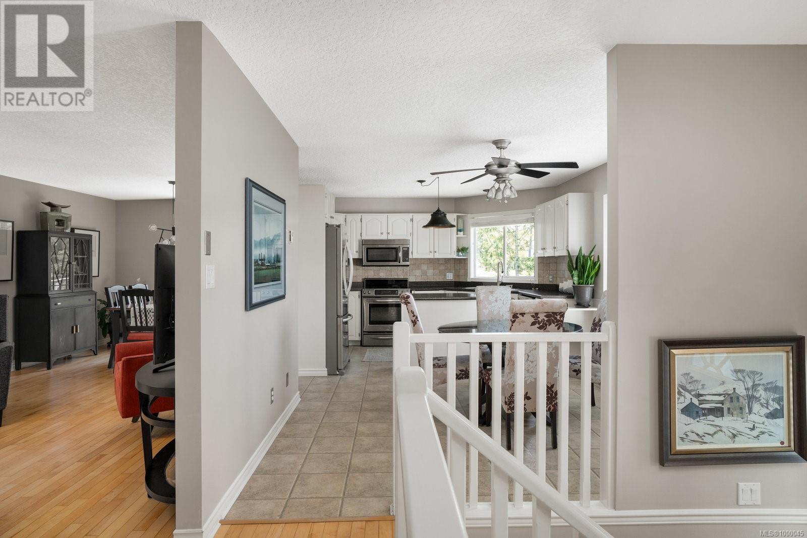 Property at 301 Gull Rd image 3