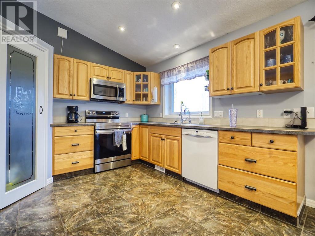 537 3 Avenue, Elnora, Alberta  T0M 0Y0 - Photo 9 - A2220307