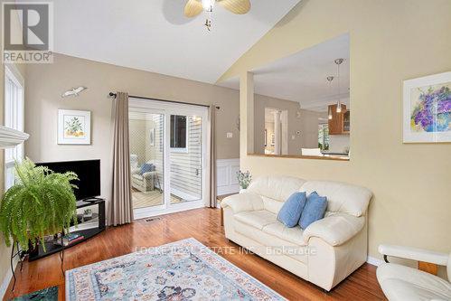 2037 Rolling Brook Drive, Ottawa, Ontario  K1W 1C9 - Photo 16 - X12150840