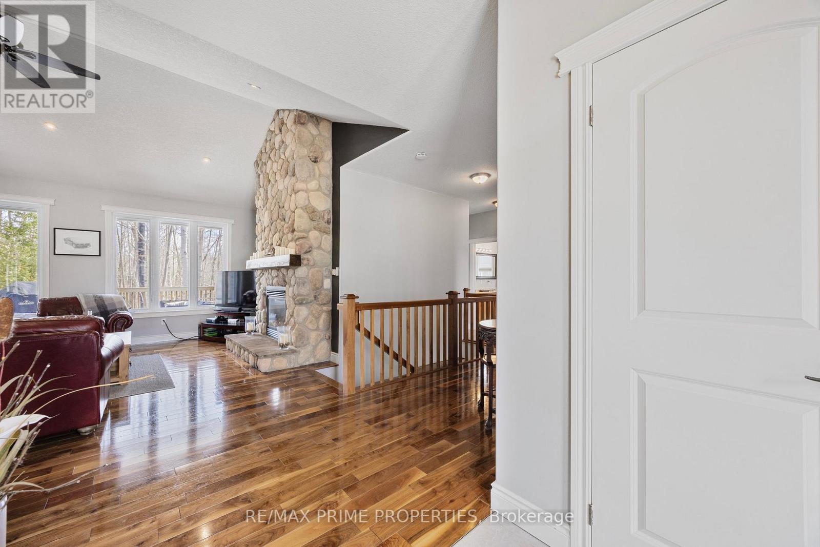 33 Springhome Road, Oro-Medonte, Ontario  L0L 1T0 - Photo 7 - S12103118