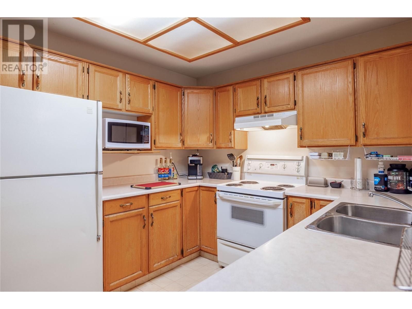 127 Celano Crescent, Kelowna, British Columbia  V1V 1S9 - Photo 3 - 10345720