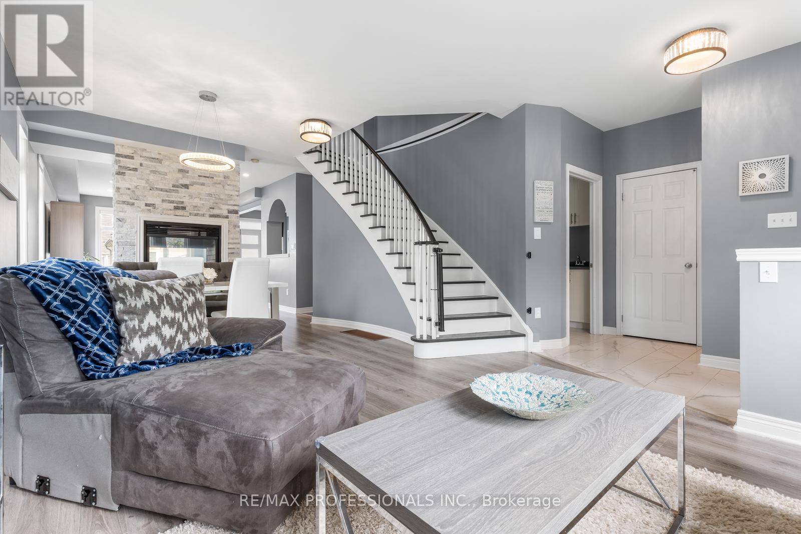 47 Innisvale Drive, Markham, Ontario  L6B 1G6 - Photo 6 - N12151001