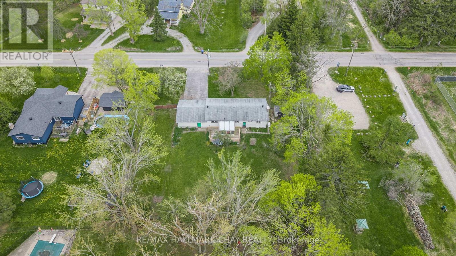 1071 Line 2 S, Oro-Medonte, Ontario  L0L 2L0 - Photo 4 - S12149003