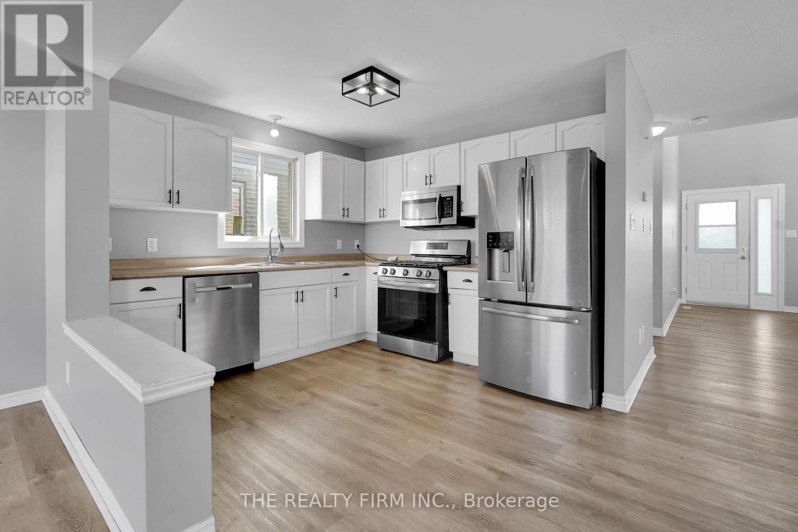 1238 Darnley Boulevard, London, Ontario  N6M 1L1 - Photo 8 - X12151158