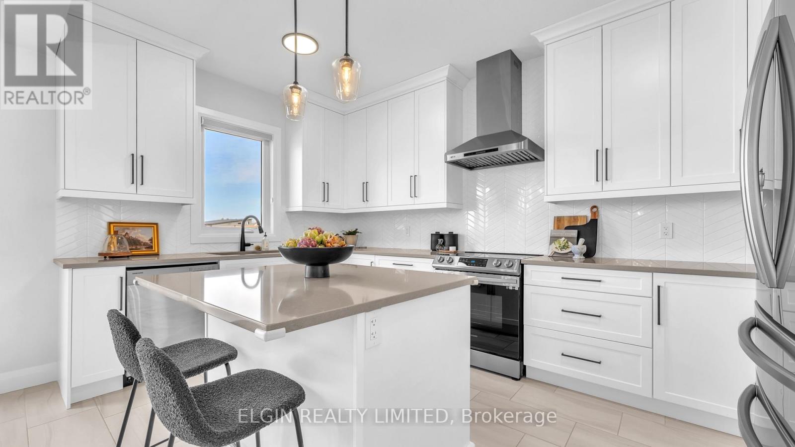 54 Optimist Drive, Southwold, Ontario  N5P 0G4 - Photo 14 - X12151204