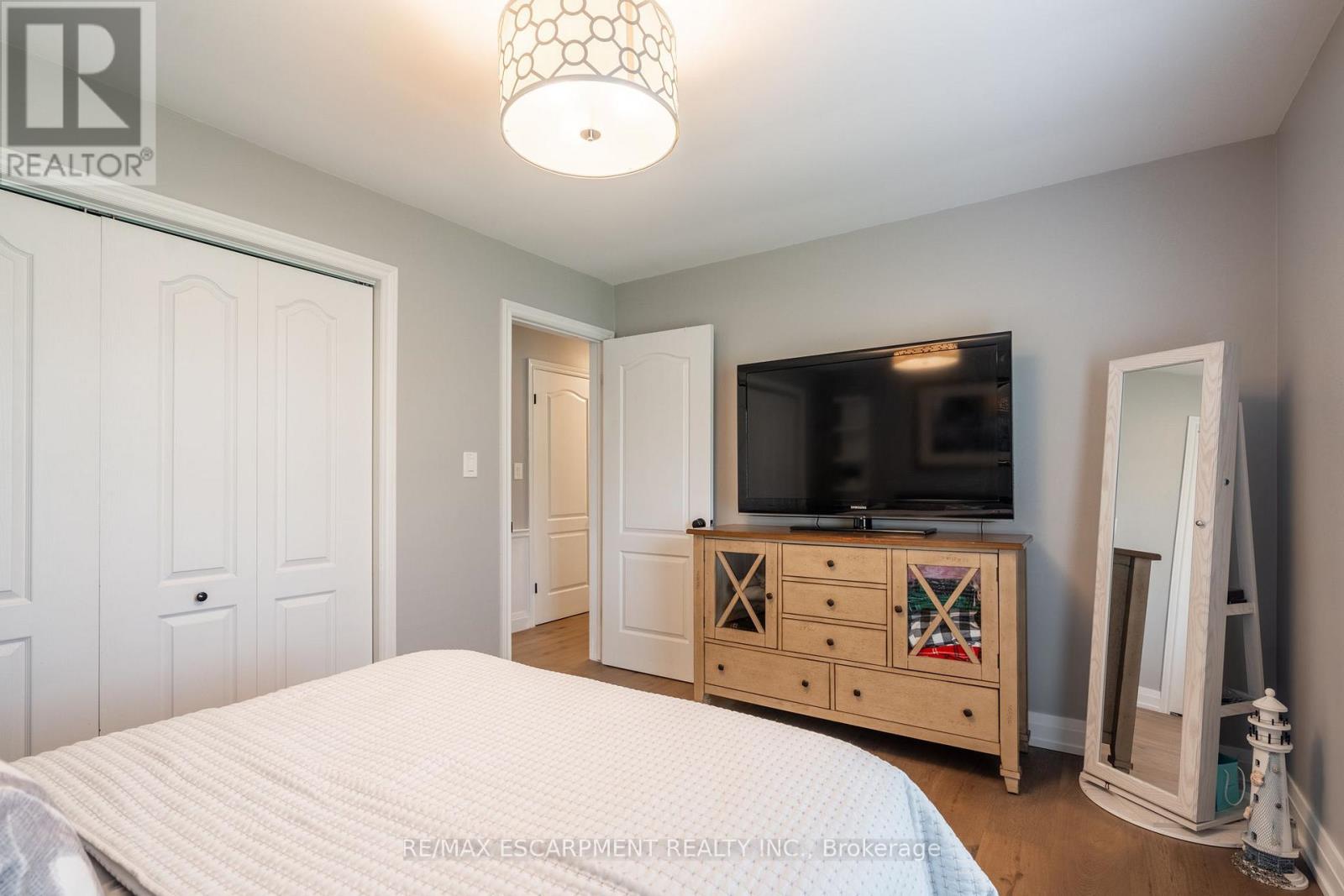 13 Woodend Drive, Hamilton, Ontario  L0R 1H2 - Photo 22 - X12149221