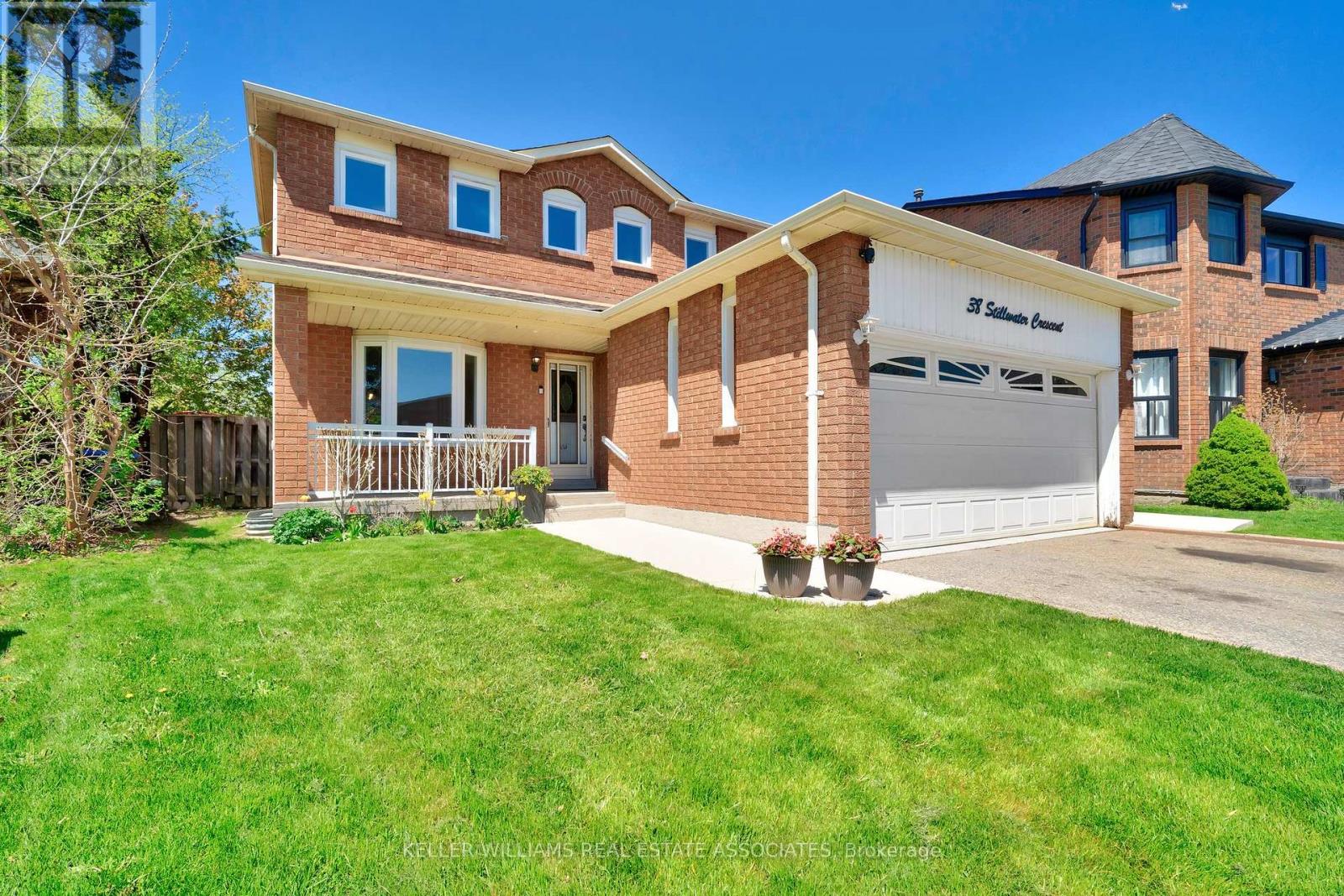 38 Stillwater Crescent, Brampton, Ontario  L6X 3L2 - Photo 2 - W12150816