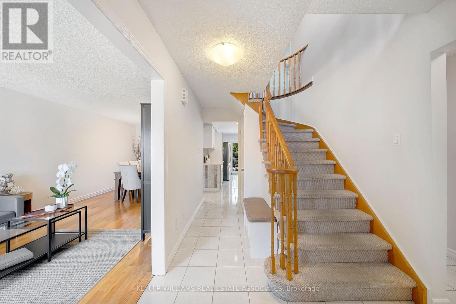 38 Stillwater Crescent, Brampton, Ontario  L6X 3L2 - Photo 3 - W12150816