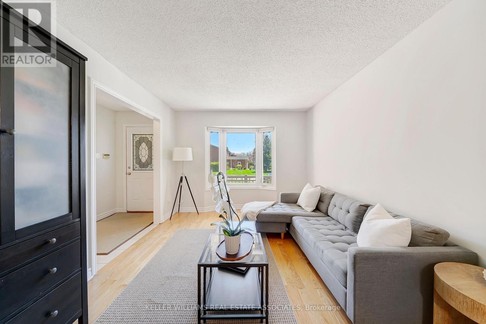 38 Stillwater Crescent, Brampton, Ontario  L6X 3L2 - Photo 7 - W12150816