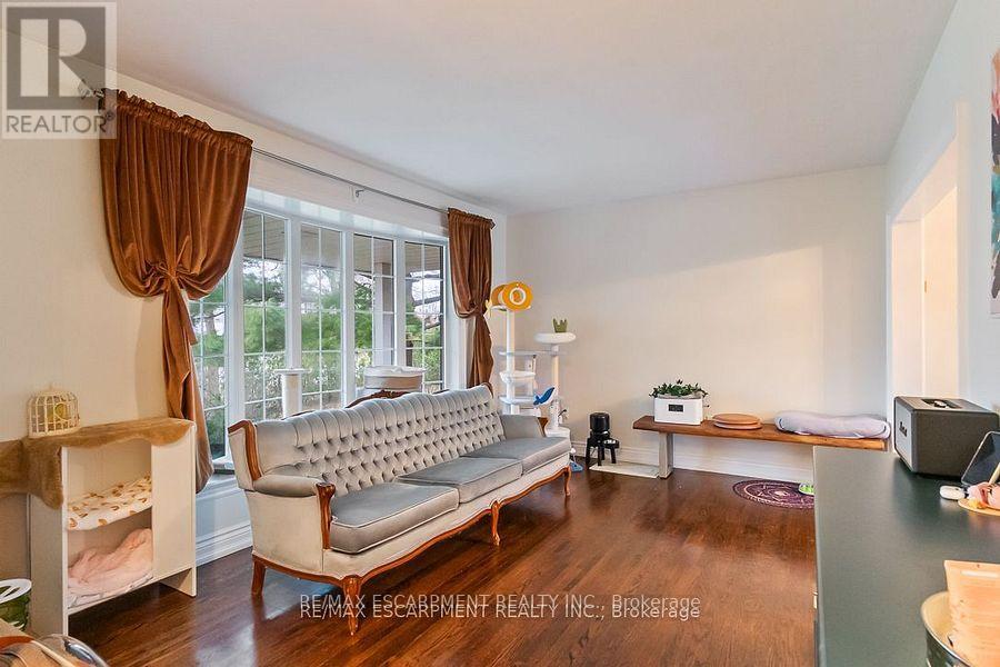 561 Wingrove Crescent, Oakville, Ontario  L6L 4R7 - Photo 15 - W12150823