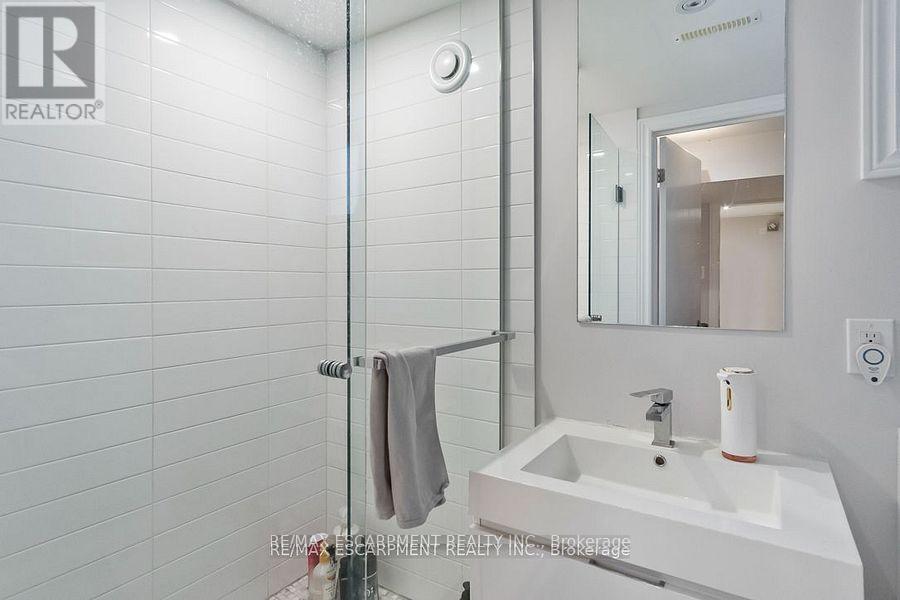 561 Wingrove Crescent, Oakville, Ontario  L6L 4R7 - Photo 22 - W12150823