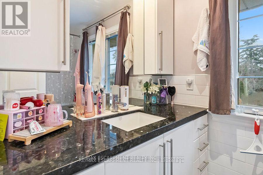 561 Wingrove Crescent, Oakville, Ontario  L6L 4R7 - Photo 28 - W12150823
