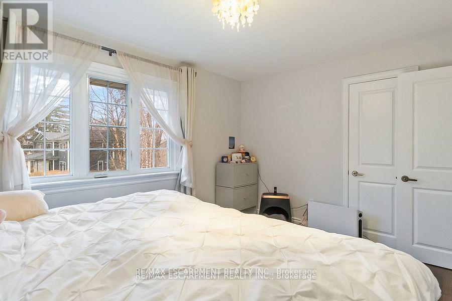 561 Wingrove Crescent, Oakville, Ontario  L6L 4R7 - Photo 33 - W12150823