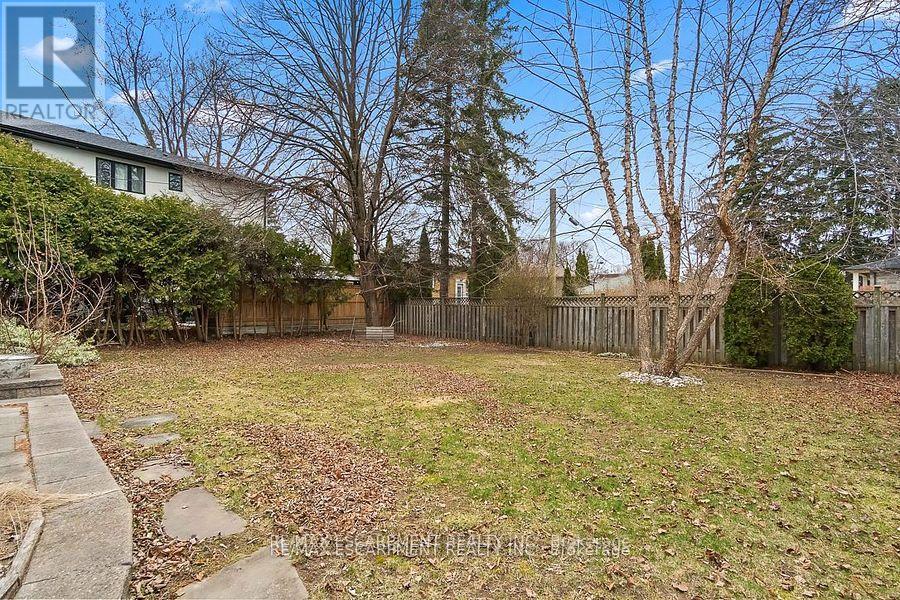 561 Wingrove Crescent, Oakville, Ontario  L6L 4R7 - Photo 43 - W12150823