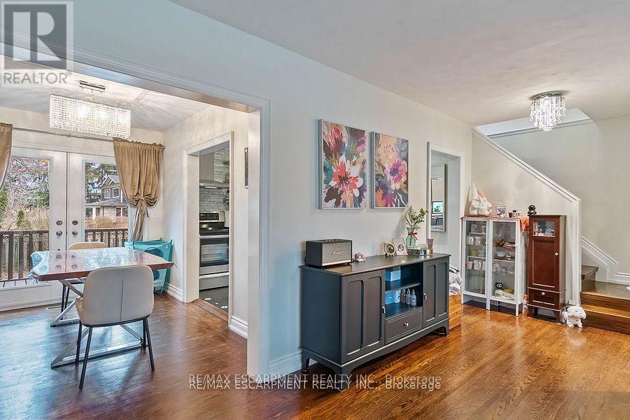 561 Wingrove Crescent, Oakville, Ontario  L6L 4R7 - Photo 6 - W12150823