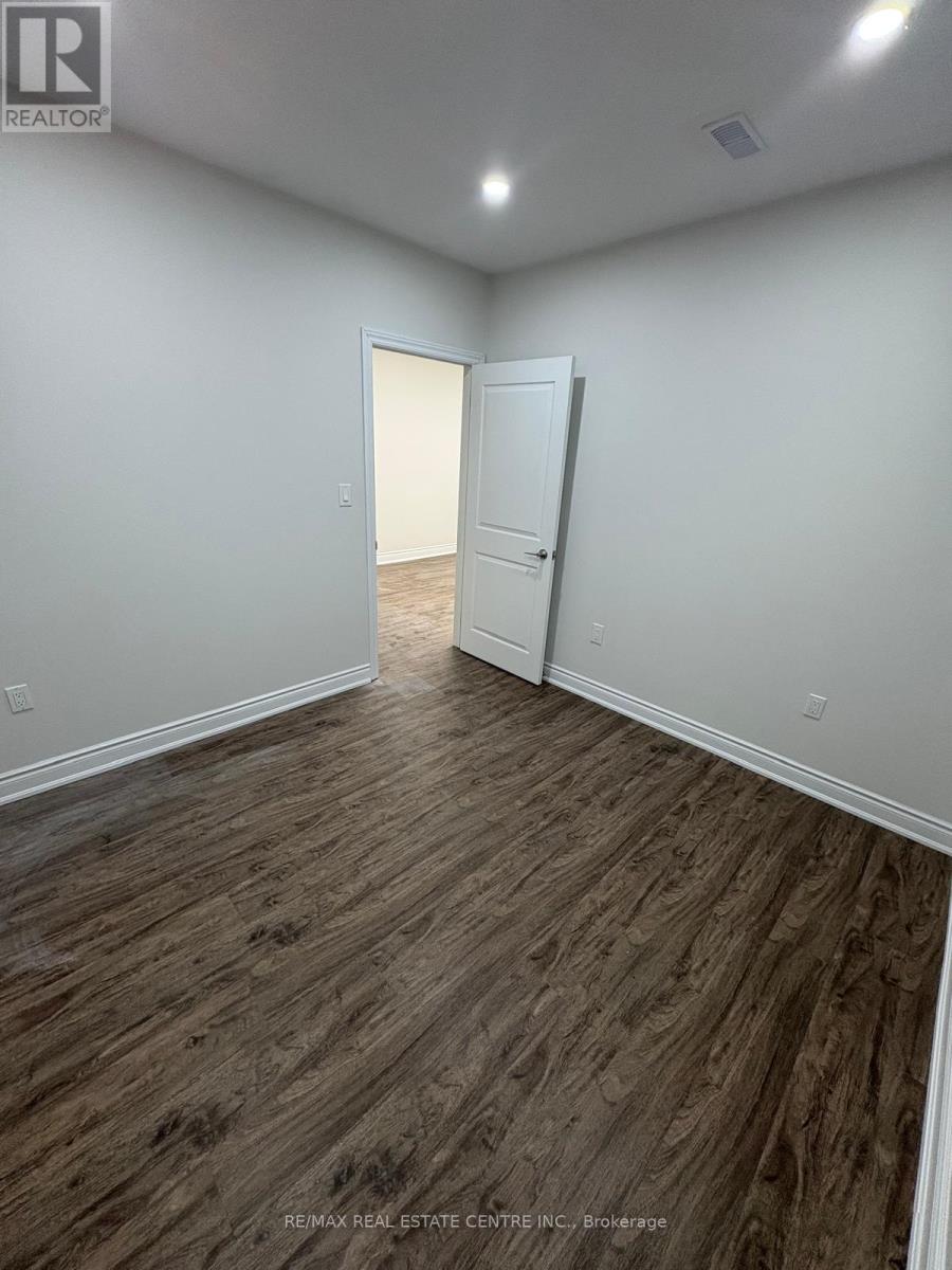 11 - 5151 Tomken Road, Mississauga, Ontario  L4W 1P1 - Photo 2 - W12150985
