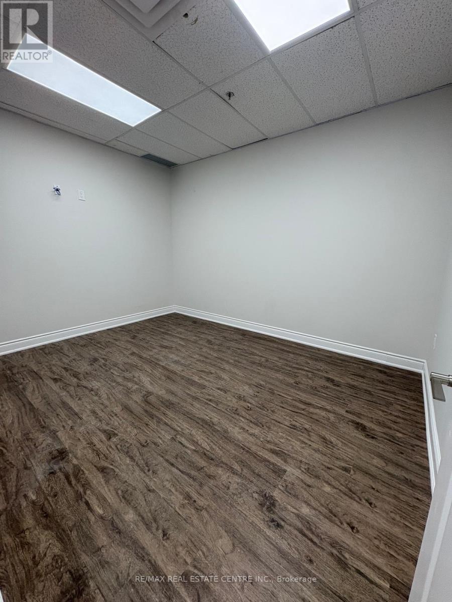 11 - 5151 Tomken Road, Mississauga, Ontario  L4W 1P1 - Photo 3 - W12150985