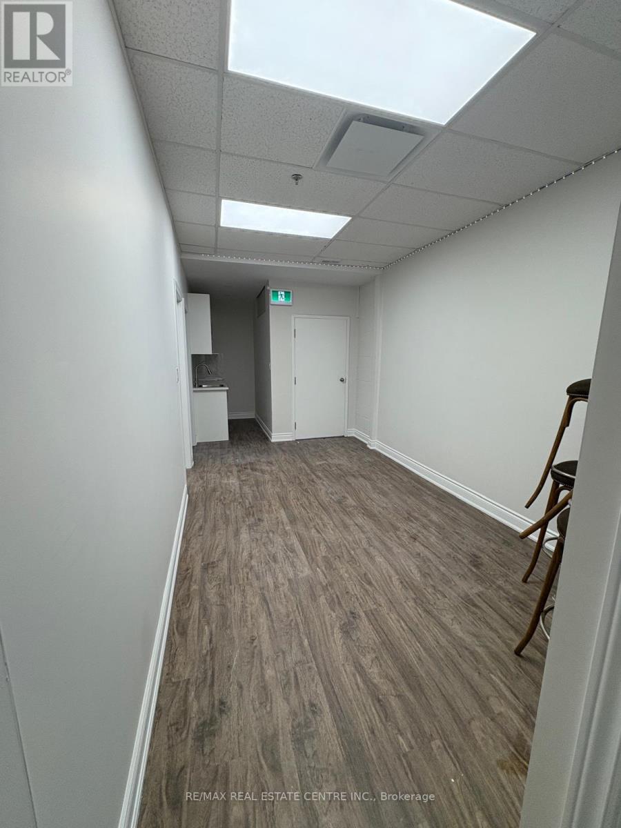 11 - 5151 Tomken Road, Mississauga, Ontario  L4W 1P1 - Photo 4 - W12150985