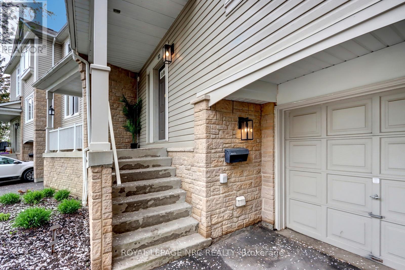32 - 7101 Branigan Gate, Mississauga, Ontario  L5N 7S2 - Photo 3 - W12151014