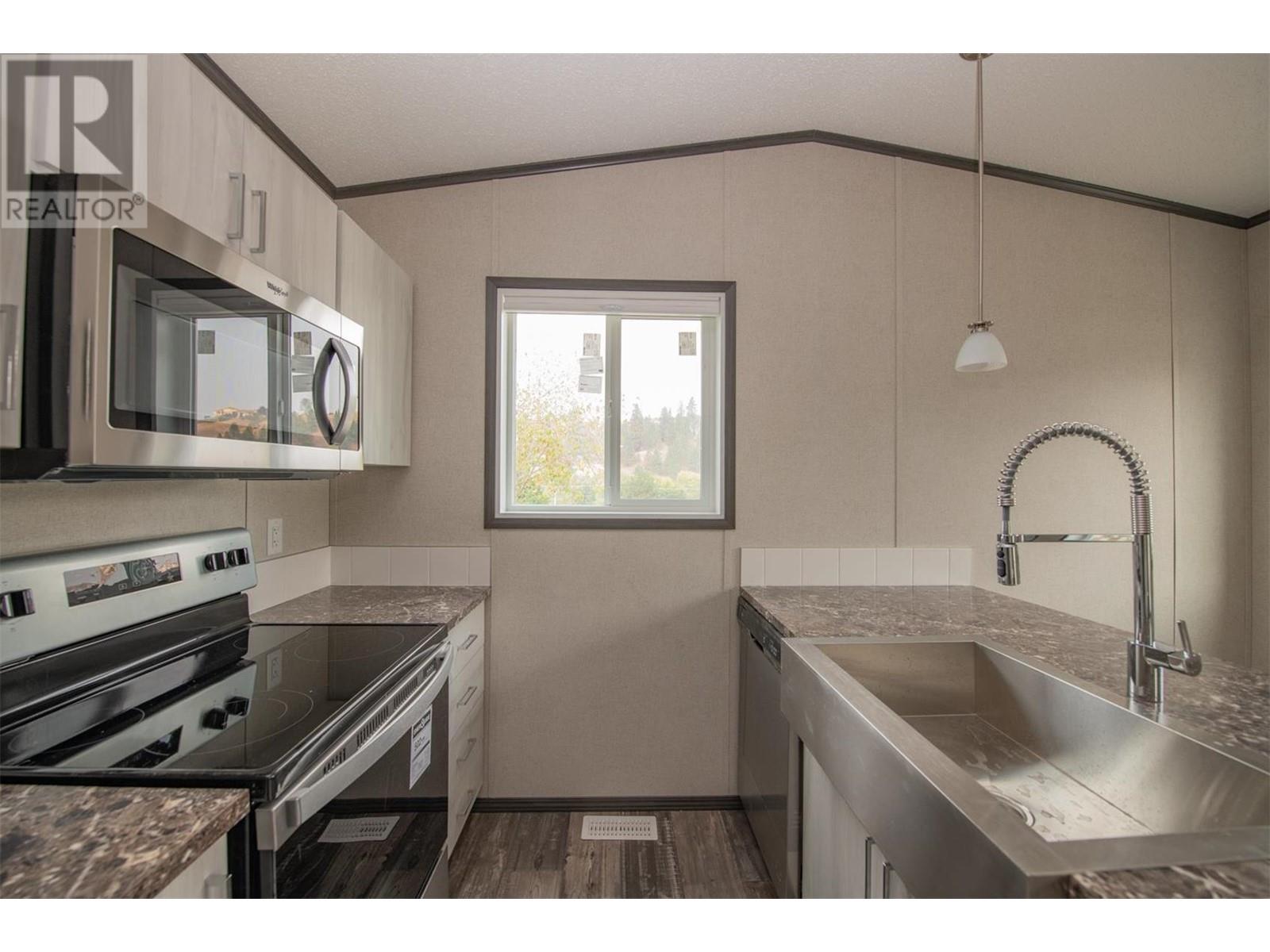 15401 Kalamalka Road Unit# 151, Vernon, British Columbia  V1B 2B3 - Photo 12 - 10348130