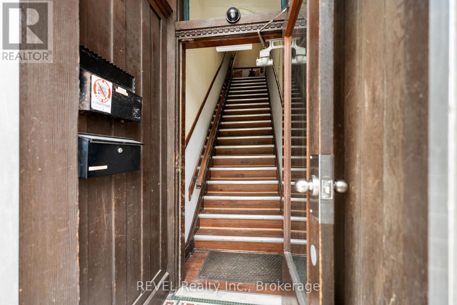 Apt #1 - 74 Queen Street, St. Catharines (Downtown), Ontario  L2R 5H2 - Photo 6 - X12151030