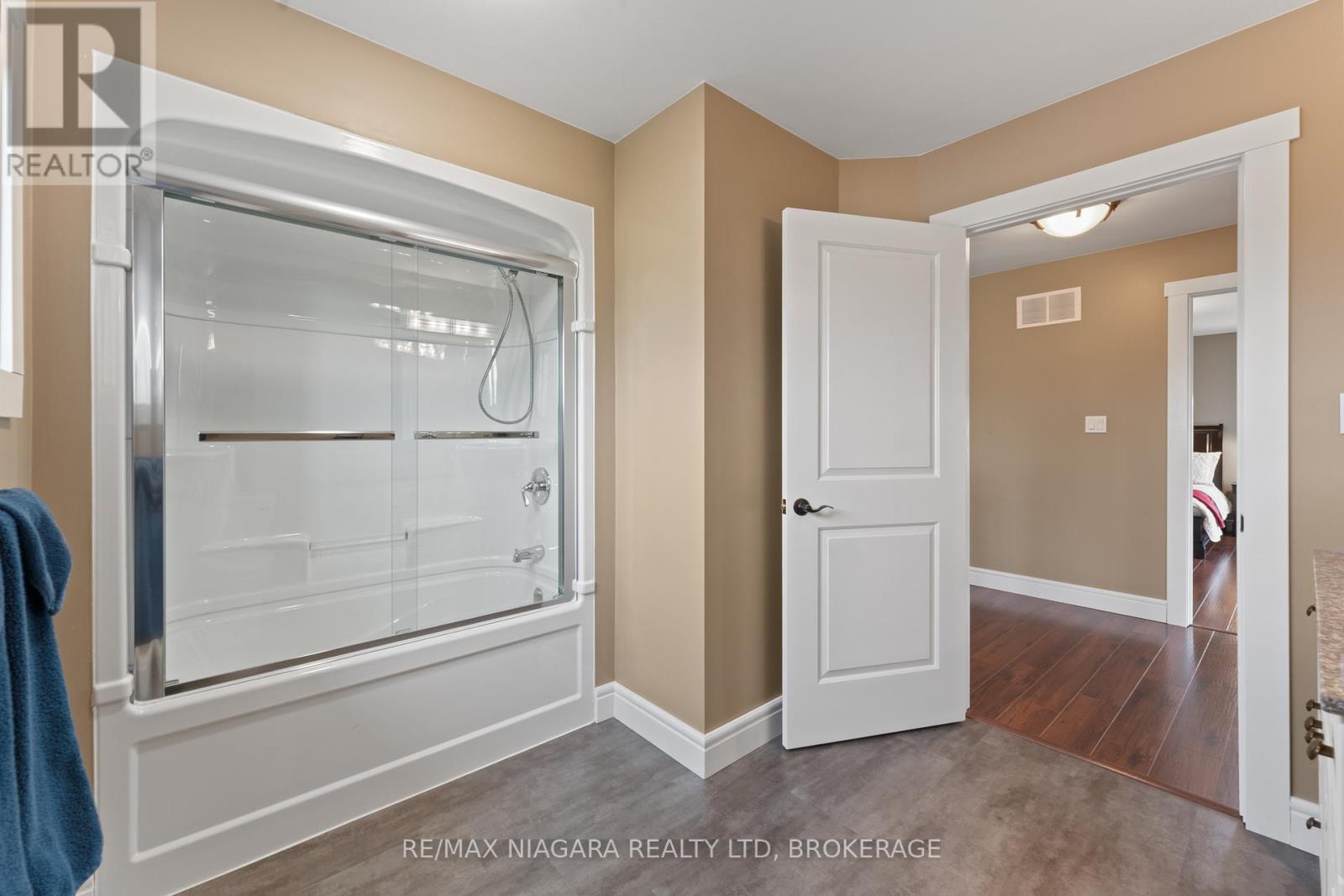 10 Clearwater Court, Haldimand, Ontario  N0A 1K0 - Photo 23 - X12151051
