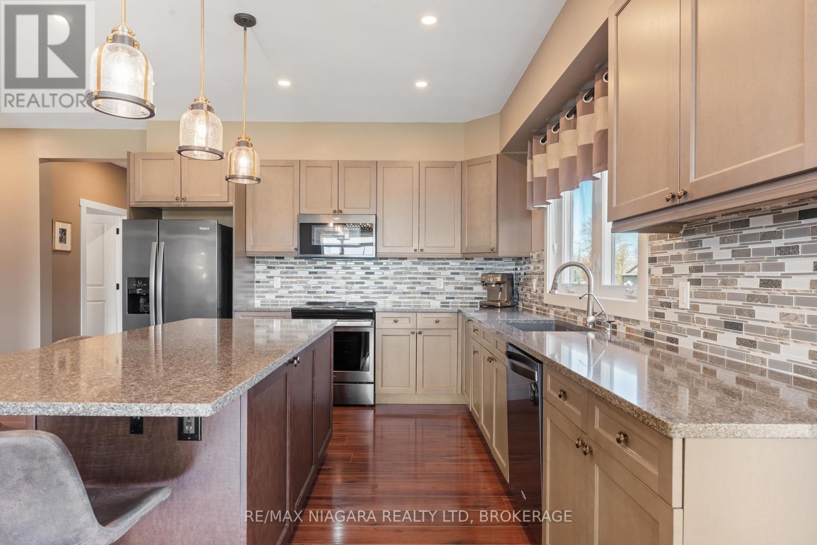10 Clearwater Court, Haldimand, Ontario  N0A 1K0 - Photo 8 - X12151051