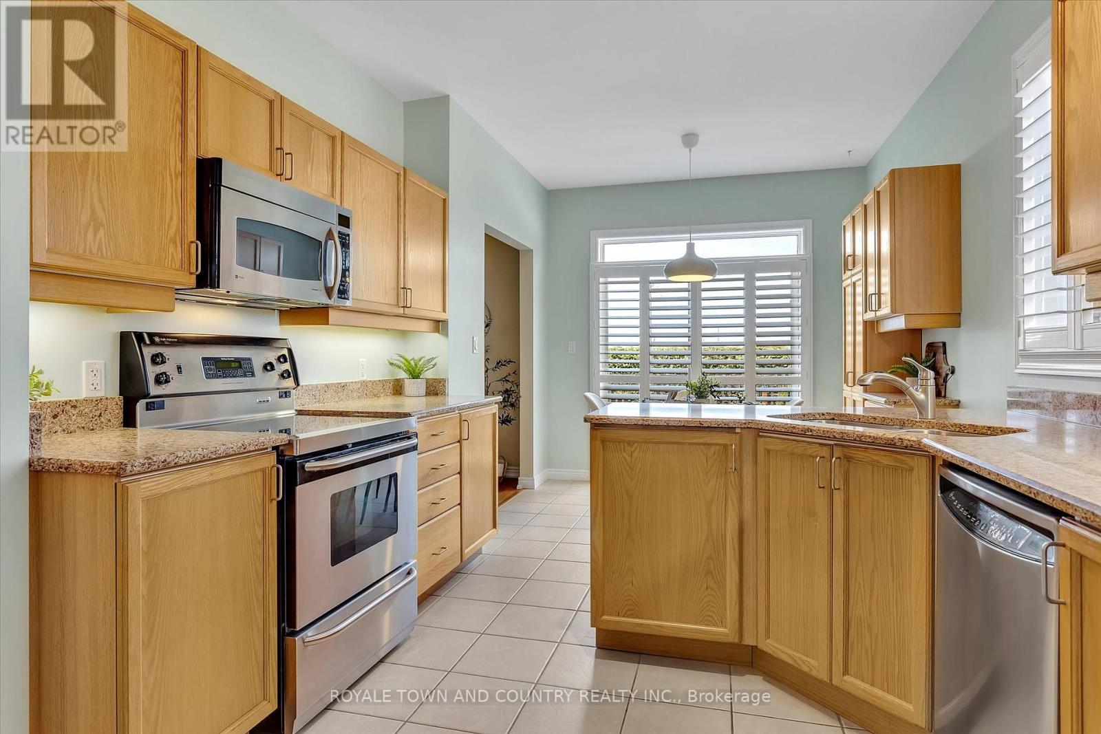25 Sylvester Drive, Kawartha Lakes, Ontario  K9V 6E7 - Photo 12 - X12151136