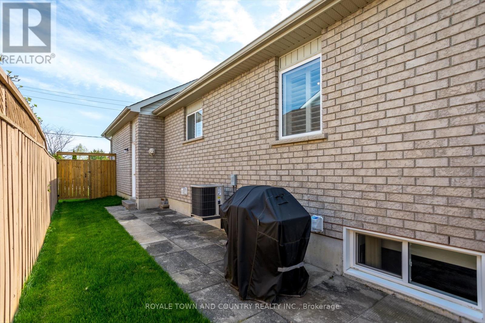 25 Sylvester Drive, Kawartha Lakes, Ontario  K9V 6E7 - Photo 36 - X12151136