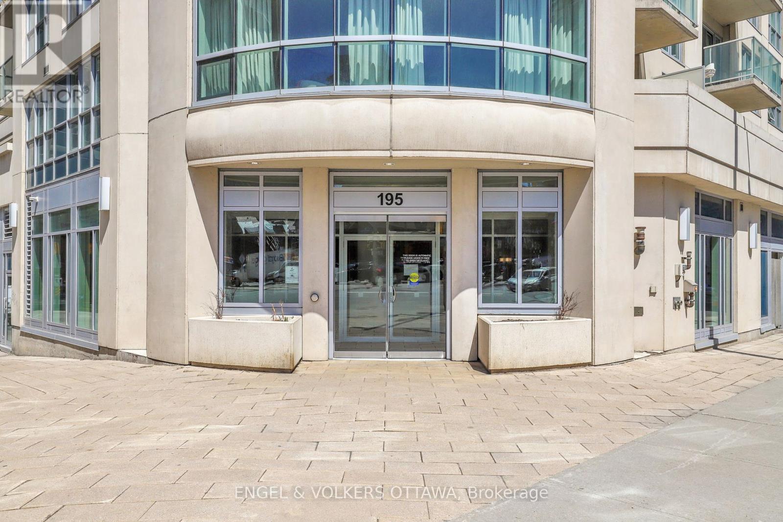 202 - 195 Besserer Street, Ottawa, Ontario  K1N 0B6 - Photo 3 - X12151078