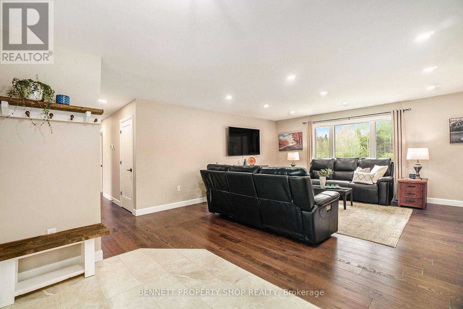 10541 Wylie Way, North Dundas, Ontario  K0E 1S0 - Photo 2 - X12151127