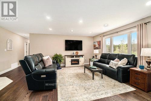 10541 Wylie Way, North Dundas, Ontario  K0E 1S0 - Photo 4 - X12151127