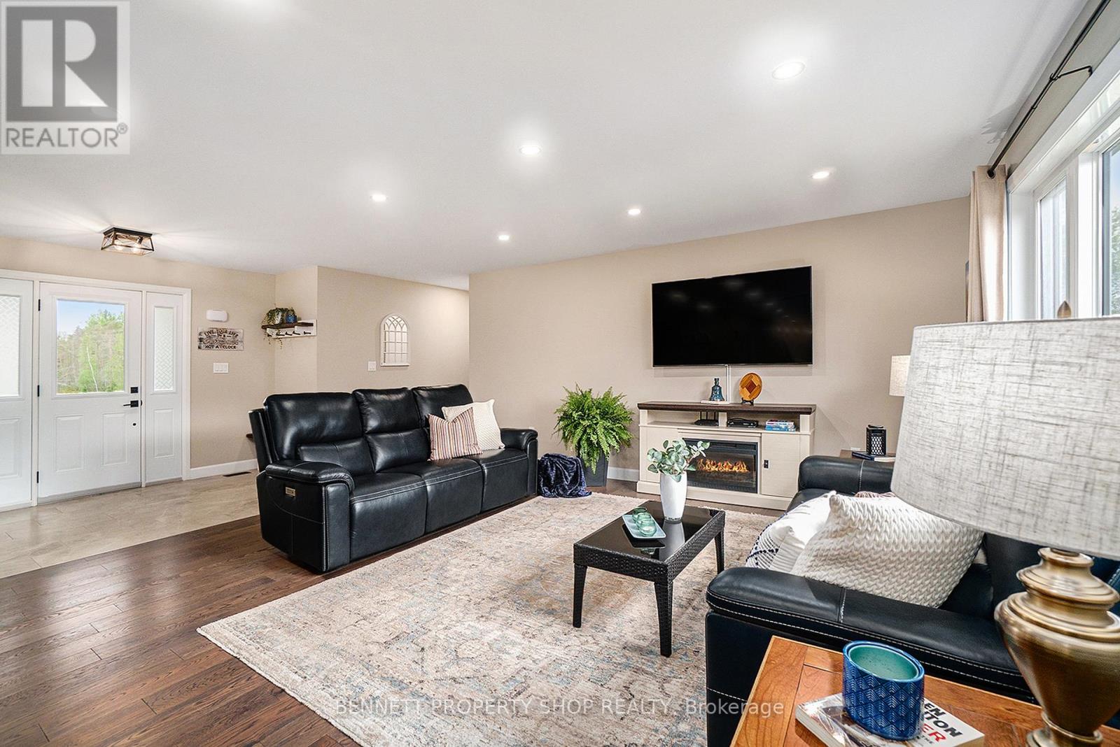 10541 Wylie Way, North Dundas, Ontario  K0E 1S0 - Photo 6 - X12151127