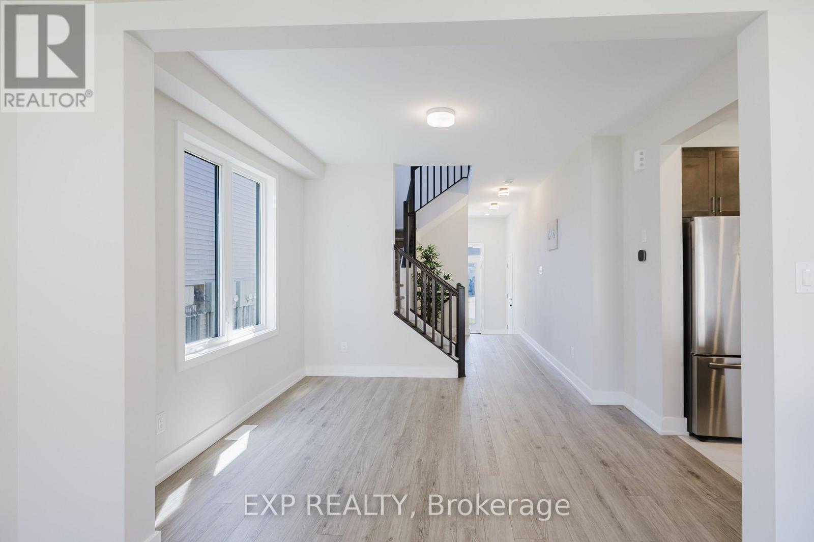 Property at 288 BILLRIAN CRESCENT image 3