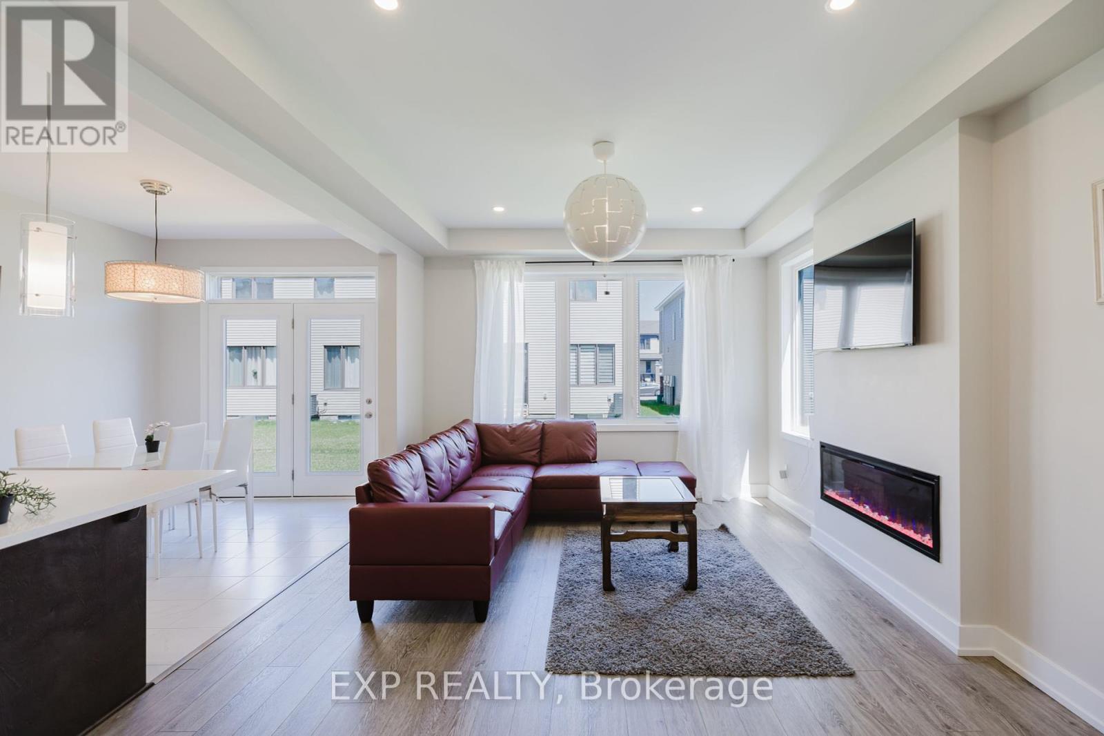 Property at 288 BILLRIAN CRESCENT image 4