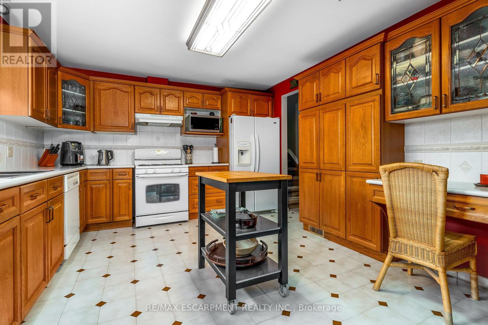 19 Isabel Drive, Brantford, Ontario  N3T 0L8 - Photo 10 - X12150903