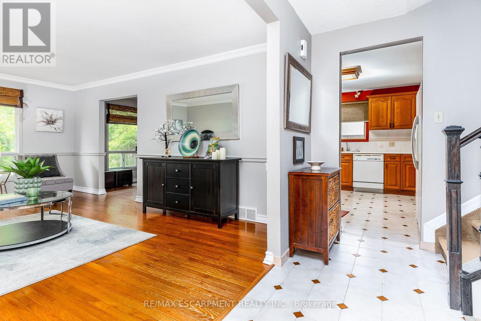 19 Isabel Drive, Brantford, Ontario  N3T 0L8 - Photo 5 - X12150903