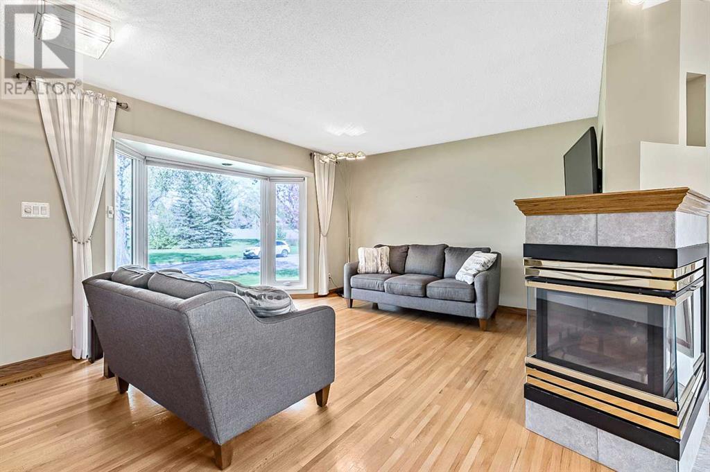 8 Heather Place Sw, Calgary, Alberta  T2V 3L4 - Photo 3 - A2221489