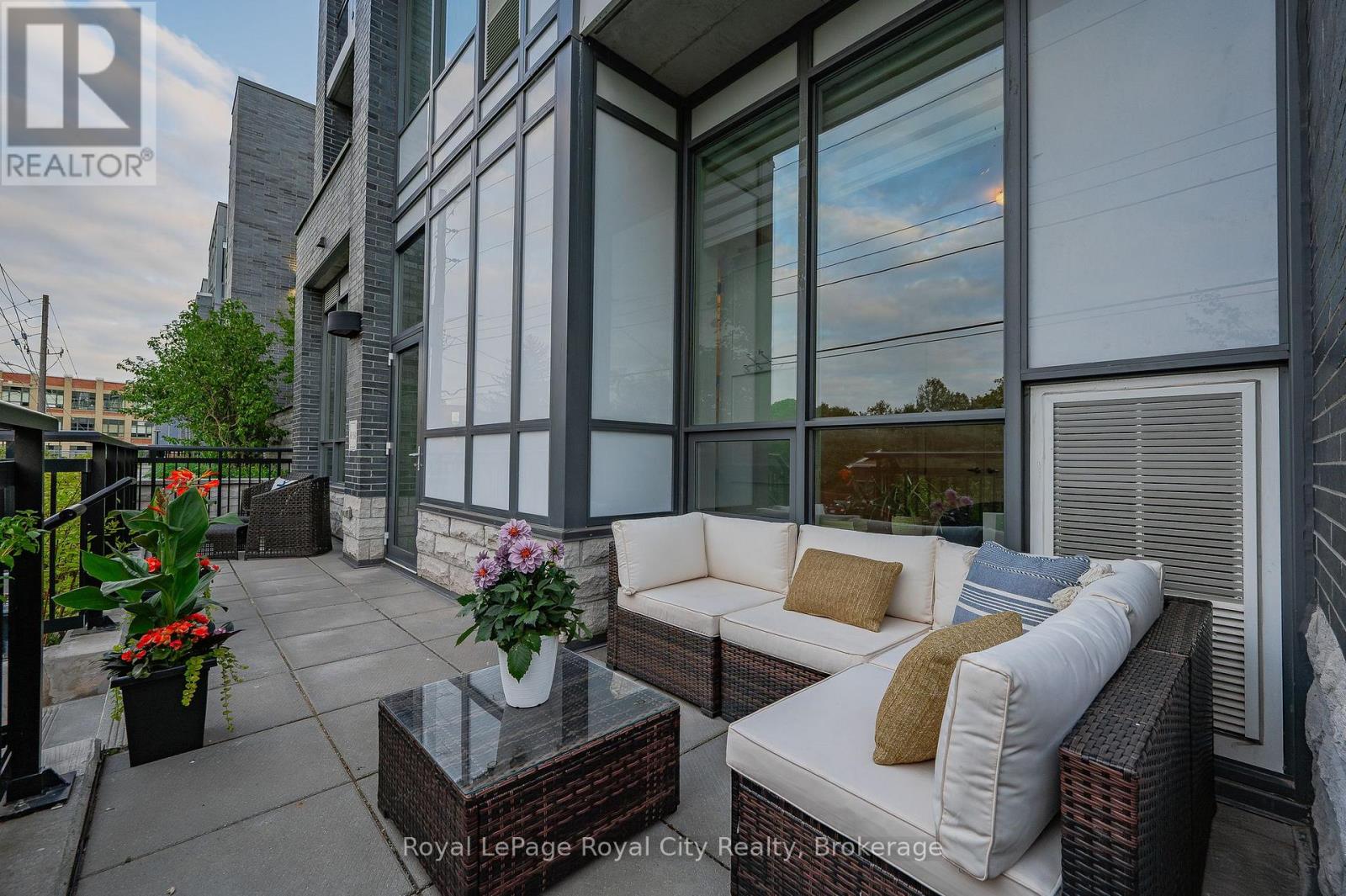 Property at 104 - 63 ARTHUR STREET S image 5