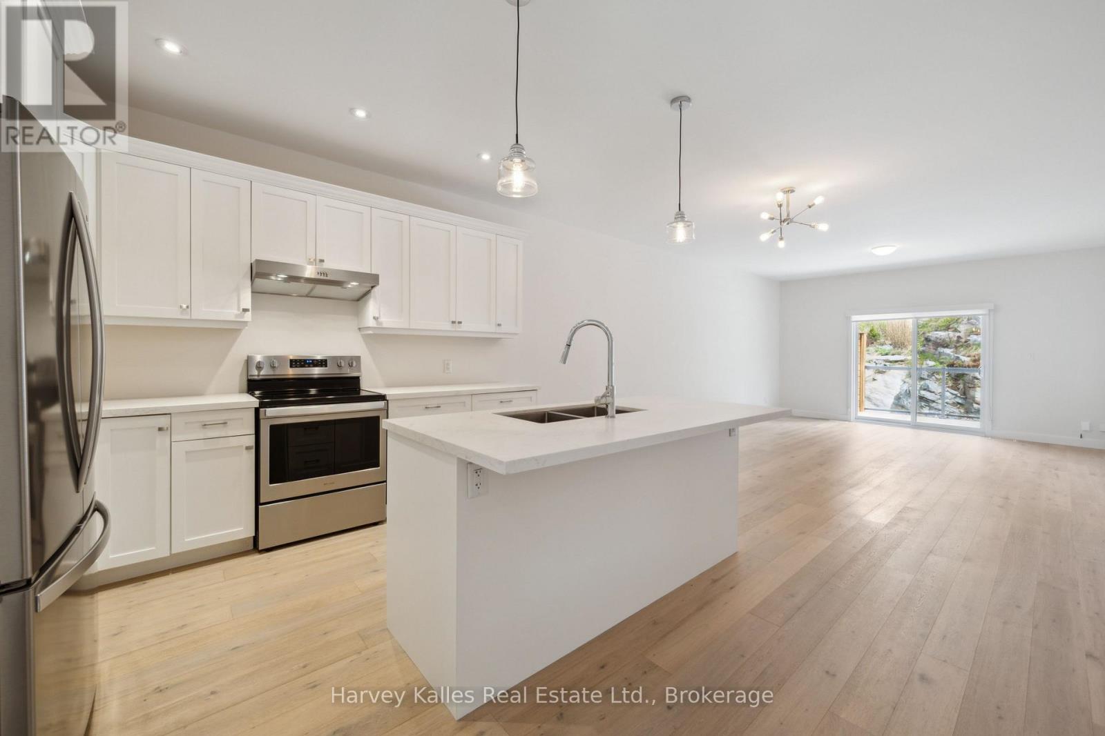 9 Cascade Lane, Huntsville, Ontario  P1H 1Y3 - Photo 2 - X12151228