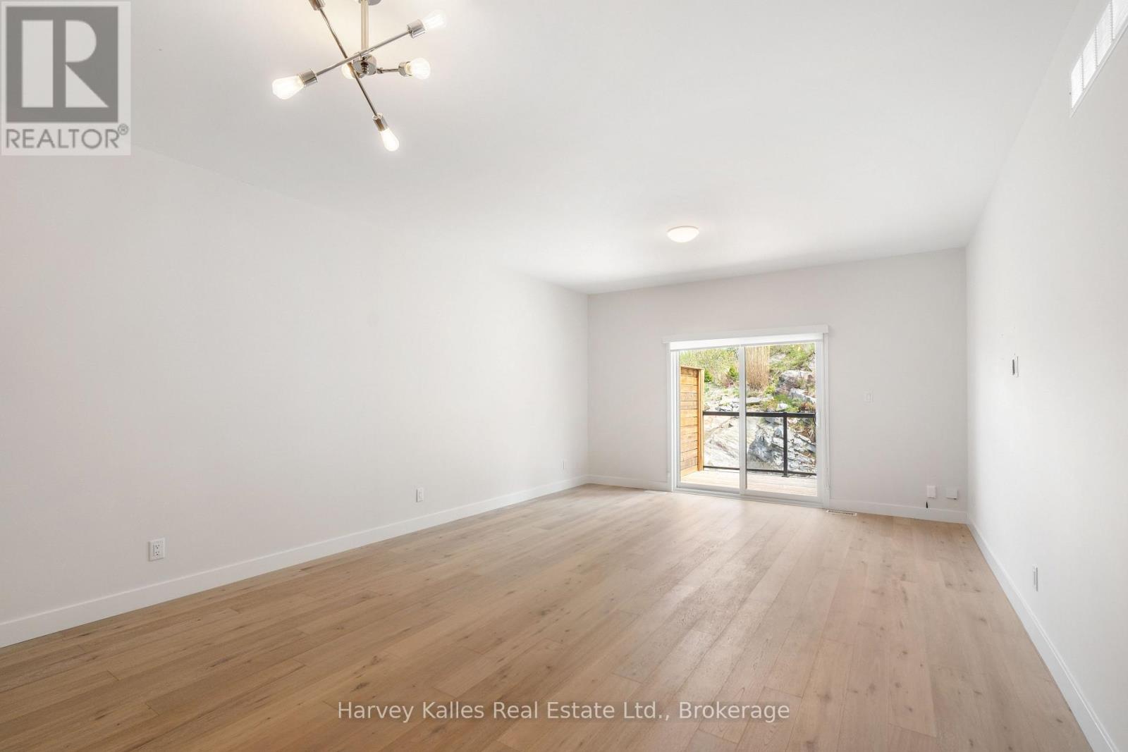 9 Cascade Lane, Huntsville, Ontario  P1H 1Y3 - Photo 4 - X12151228