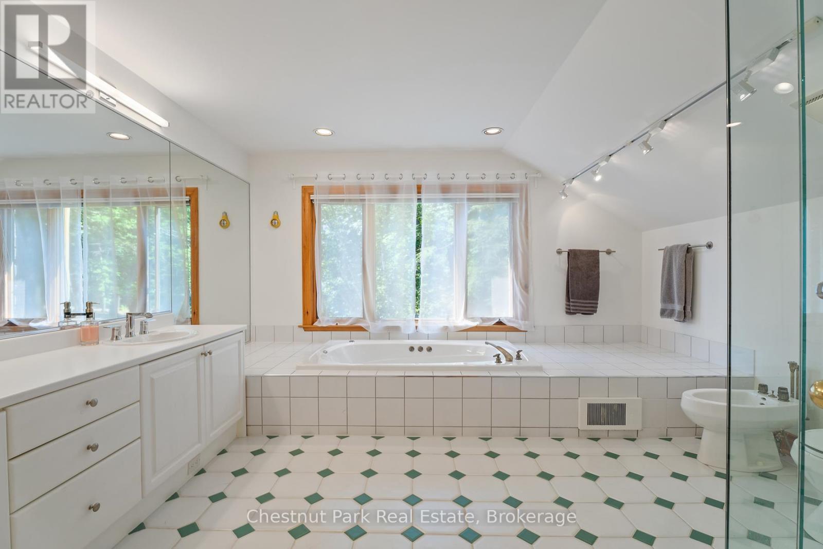 10 Wyldewood Road, Muskoka Lakes, Ontario  P1L 1W8 - Photo 19 - X12151233