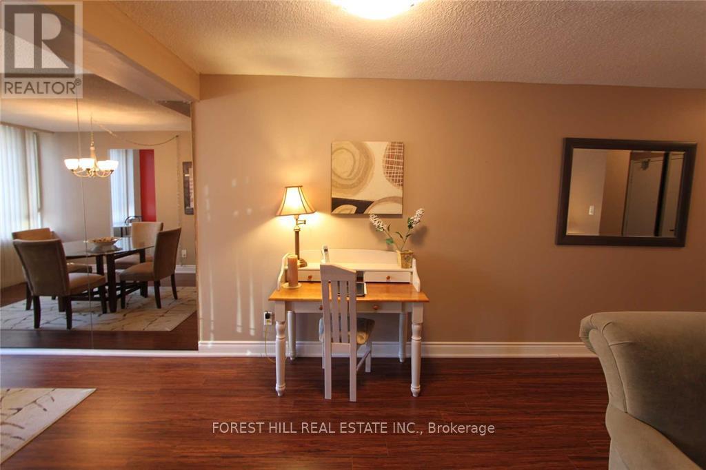 1007 - 633 Bay Street, Toronto, Ontario  M5G 2G4 - Photo 6 - C12151048