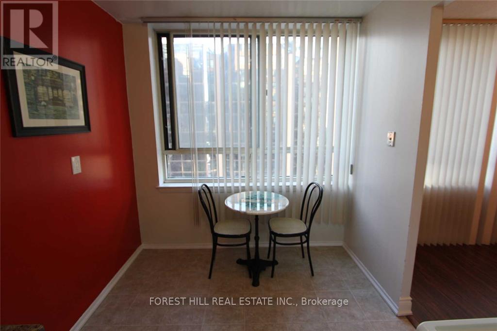 1007 - 633 Bay Street, Toronto, Ontario  M5G 2G4 - Photo 9 - C12151048