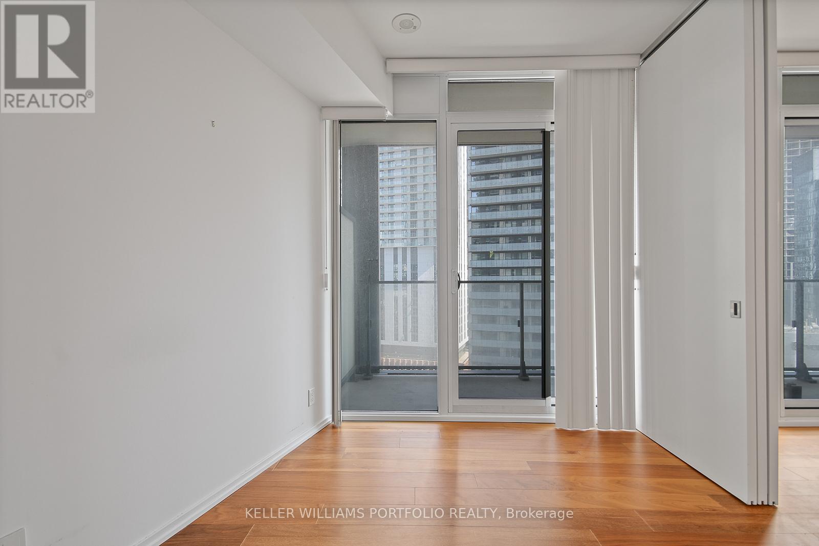 1912 - 125 Peter Street, Toronto, Ontario  M5V 2G9 - Photo 17 - C12151188