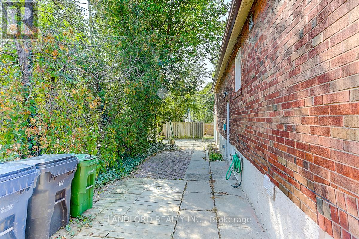 Lower - 1206 Broadview Avenue, Toronto, Ontario  M4K 2T2 - Photo 4 - E12151063